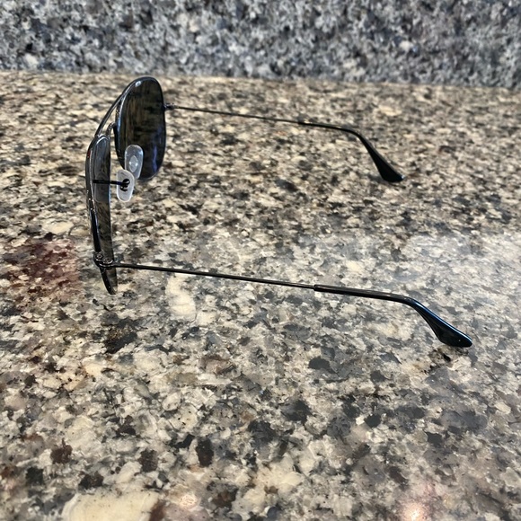 Ray Ban large metal aviator black polarized - Picture 4 of 4